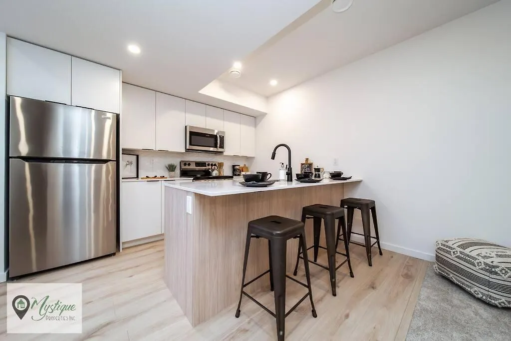 Modern Suite King Bed Near Whyte Ave And U Of A Wifi 埃德蒙顿 0*,