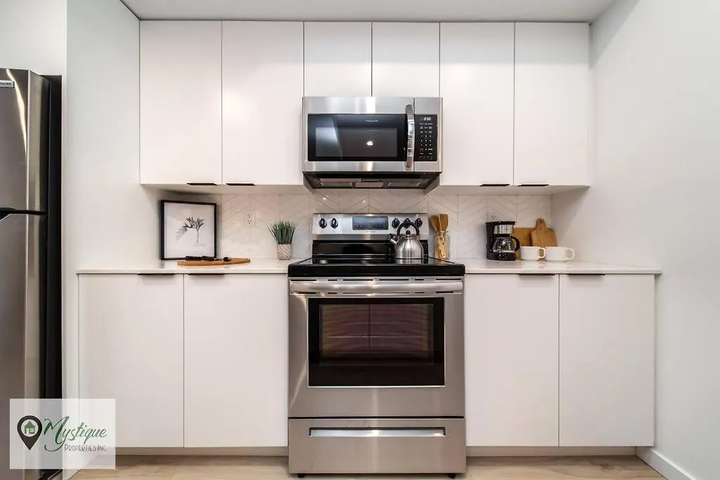 度假居 Modern Suite King Bed Near Whyte Ave And U Of A Wifi 埃德蒙顿 加拿大